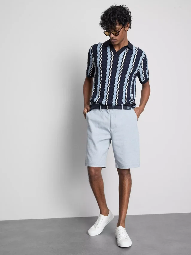 Camisas em malha com riscas texturadas