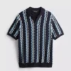 Camisas em malha com riscas texturadas