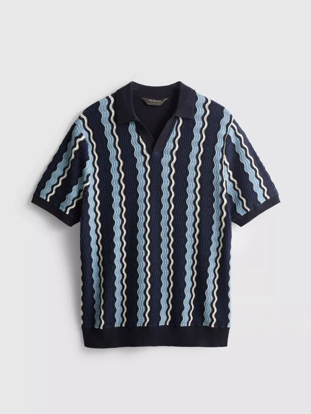 Camisas em malha com riscas texturadas