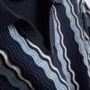 Camisas em malha com riscas texturadas