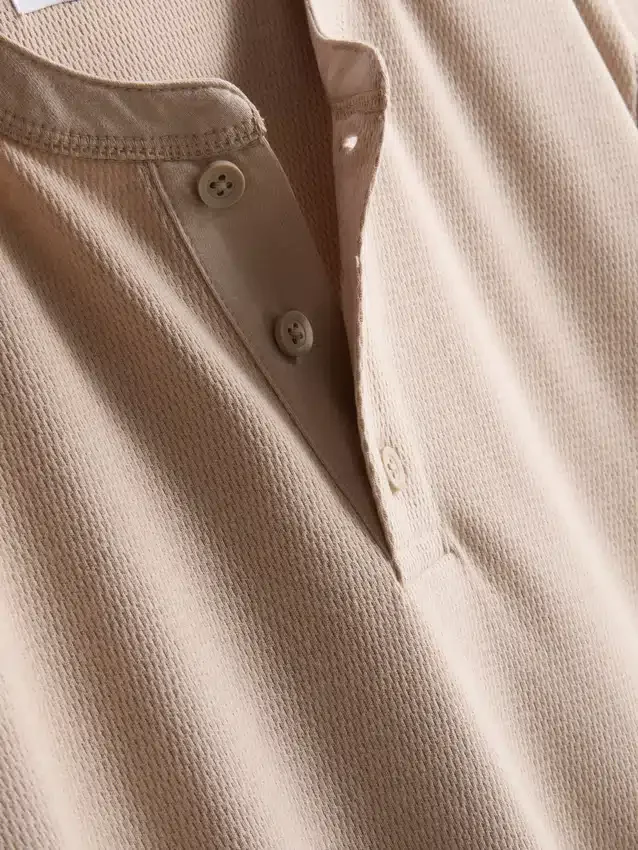 Camisas Henley texturadas