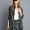 Camisas às riscas de corte descontraído