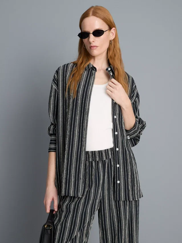 Camisas às riscas de corte descontraído