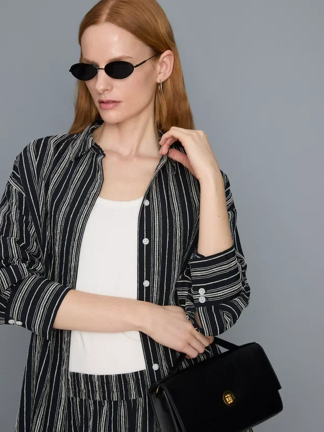 Camisas às riscas de corte descontraído