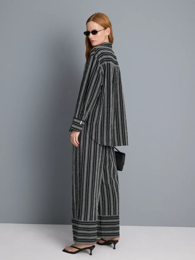 Camisas às riscas de corte descontraído