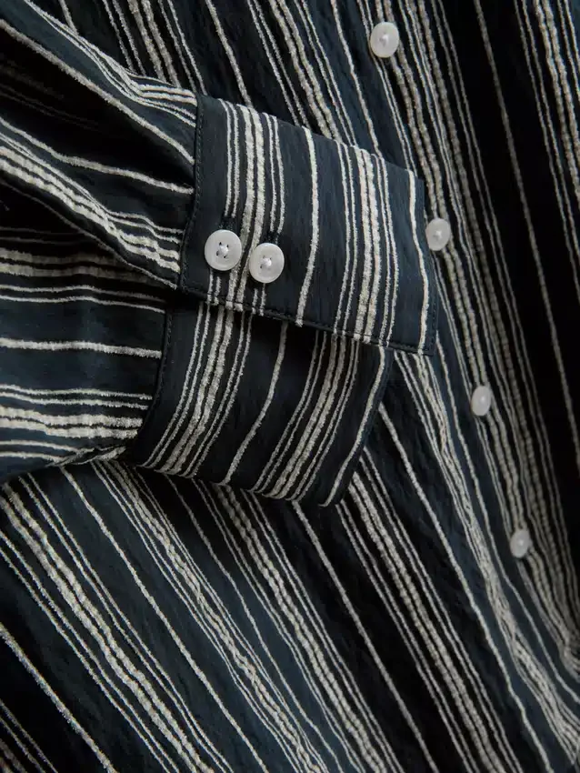 Camisas às riscas de corte descontraído