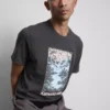 Camiseta com estampado Kameoka