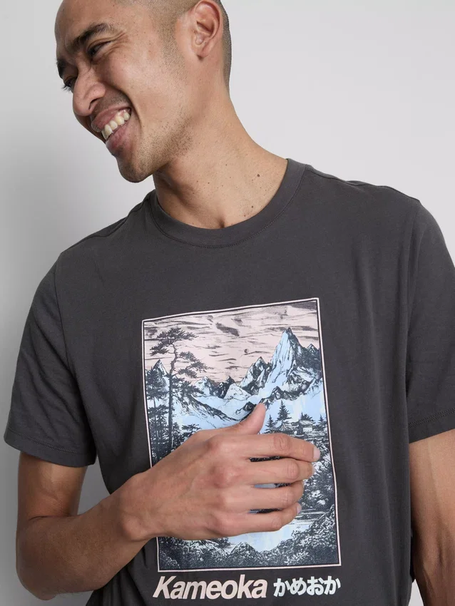Camiseta com estampado Kameoka