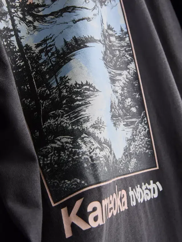 Camiseta com estampado Kameoka
