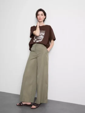 Camiseta gráfica de algodão com corte largo