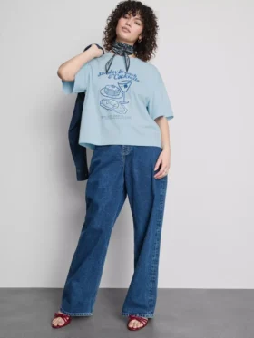 Camiseta gráfica de algodão com corte largo