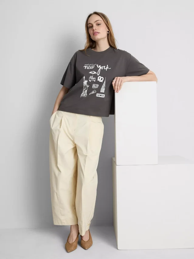 Camiseta gráfica de algodão com corte largo