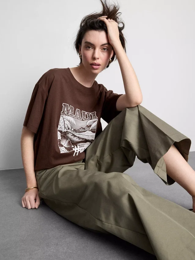 Camiseta gráfica de algodão com corte largo