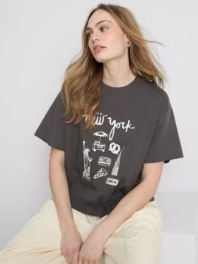 Camiseta gráfica de algodão com corte largo