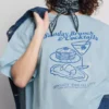 Camiseta gráfica de algodão com corte largo