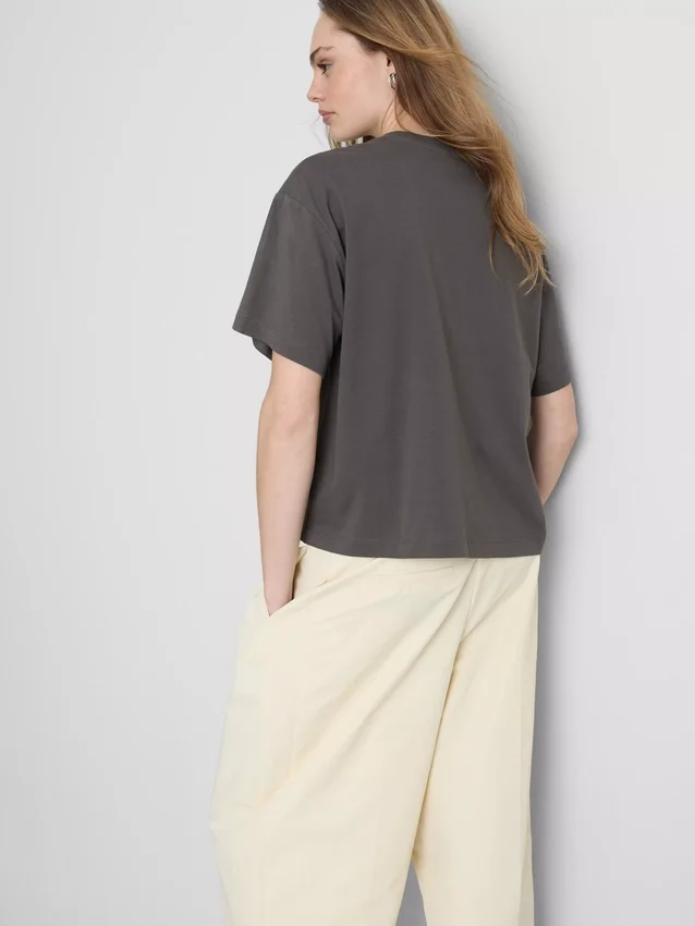 Camiseta gráfica de algodão com corte largo