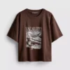 Camiseta gráfica de algodão com corte largo
