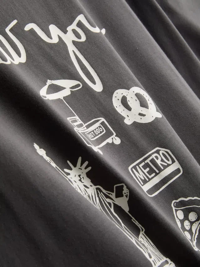 Camiseta gráfica de algodão com corte largo