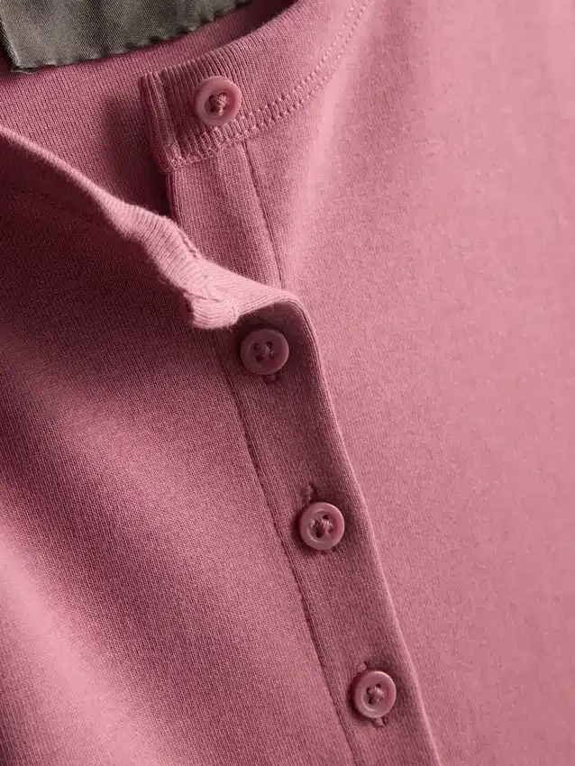 Camisola com botões, em malha canelada rica em algodão