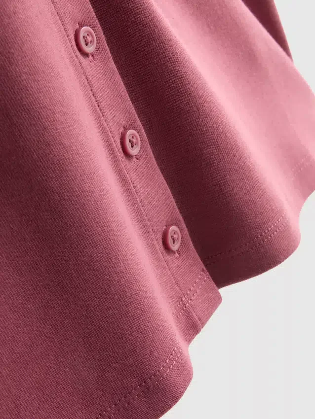 Camisola com botões, em malha canelada rica em algodão