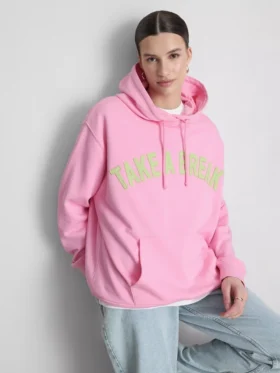 Camisola com capuz com estampado universitário, rica em algodão