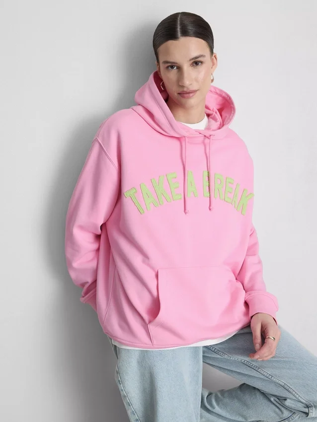 Camisola com capuz com estampado universitário, rica em algodão