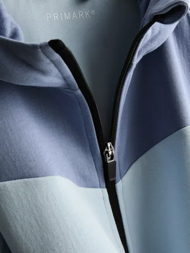 Camisola com capuz e fecho de correr