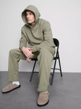 Camisola com capuz essencial de corte largo
