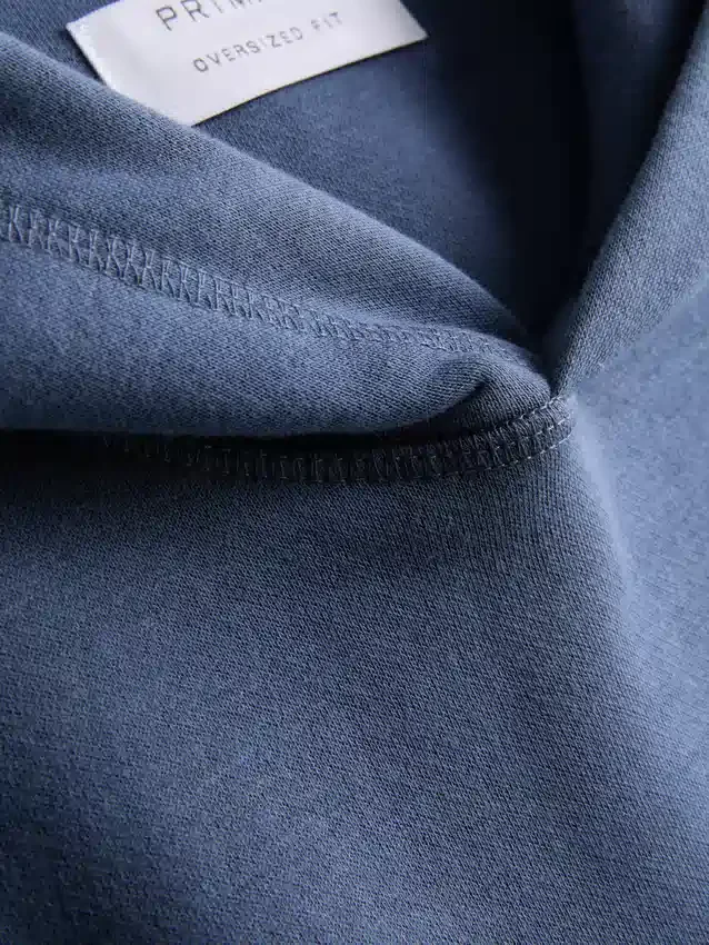 Camisola com capuz essencial de corte largo