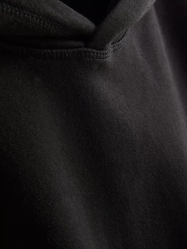 Camisola com capuz essencial de corte largo