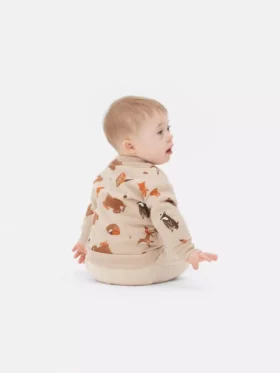 Camisola com gola redonda e animais da floresta