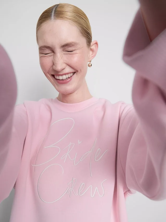 Camisola com slogan para a comitiva da noiva