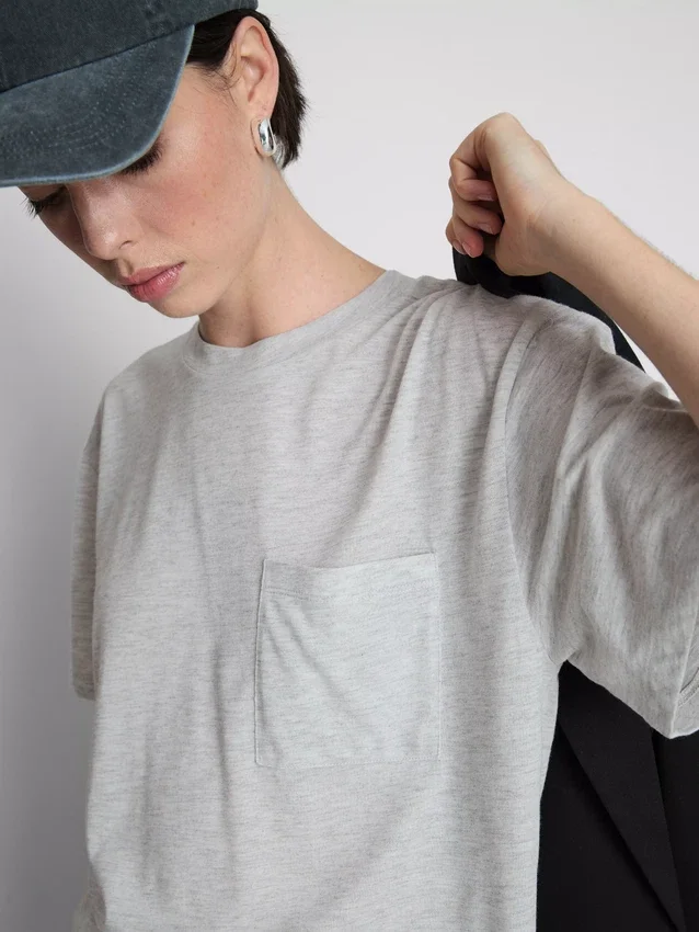 Camisola comprida com bolso de remendo