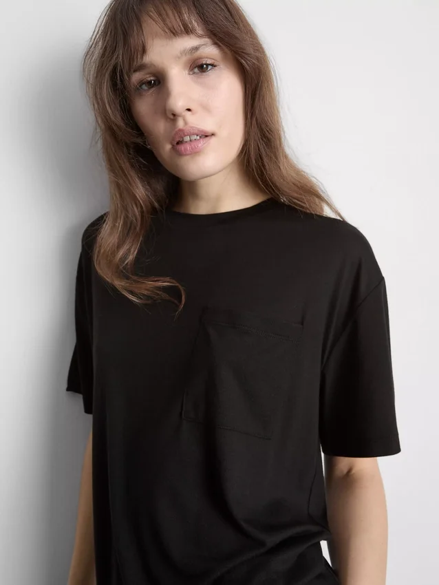 Camisola comprida com bolso de remendo