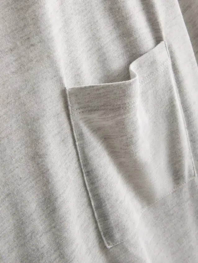 Camisola comprida com bolso de remendo