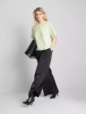 Camisola de algodão com gola redonda e corte largo