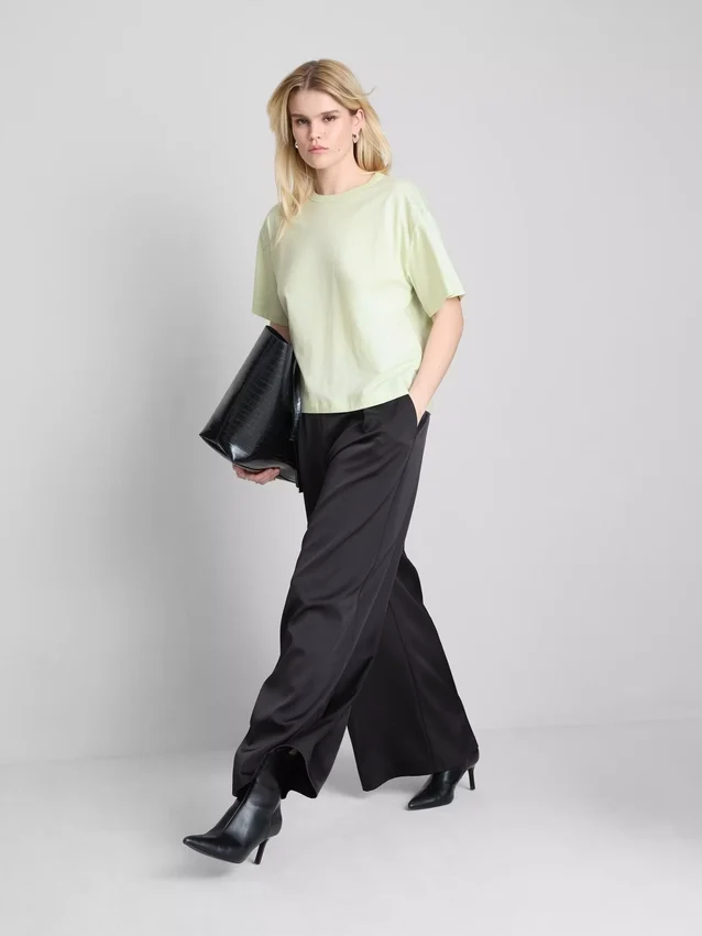 Camisola de algodão com gola redonda e corte largo