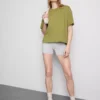 Camisola de algodão com gola redonda e corte largo