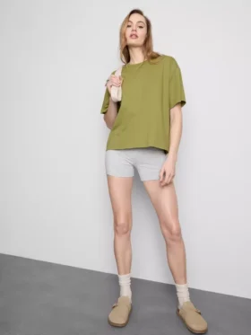 Camisola de algodão com gola redonda e corte largo