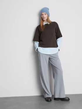 Camisola de algodão com gola redonda e corte largo