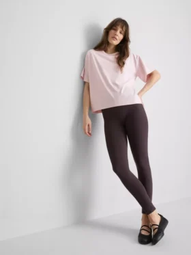 Camisola de algodão com gola redonda e corte largo