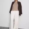 Camisola de algodão com gola redonda e corte largo