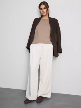 Camisola de algodão com gola redonda e corte largo