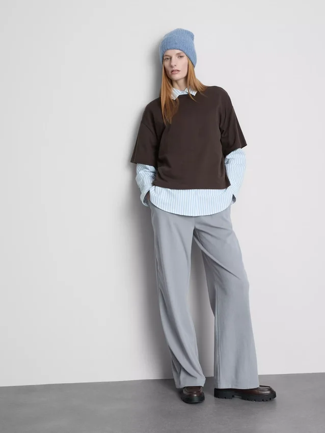 Camisola de algodão com gola redonda e corte largo