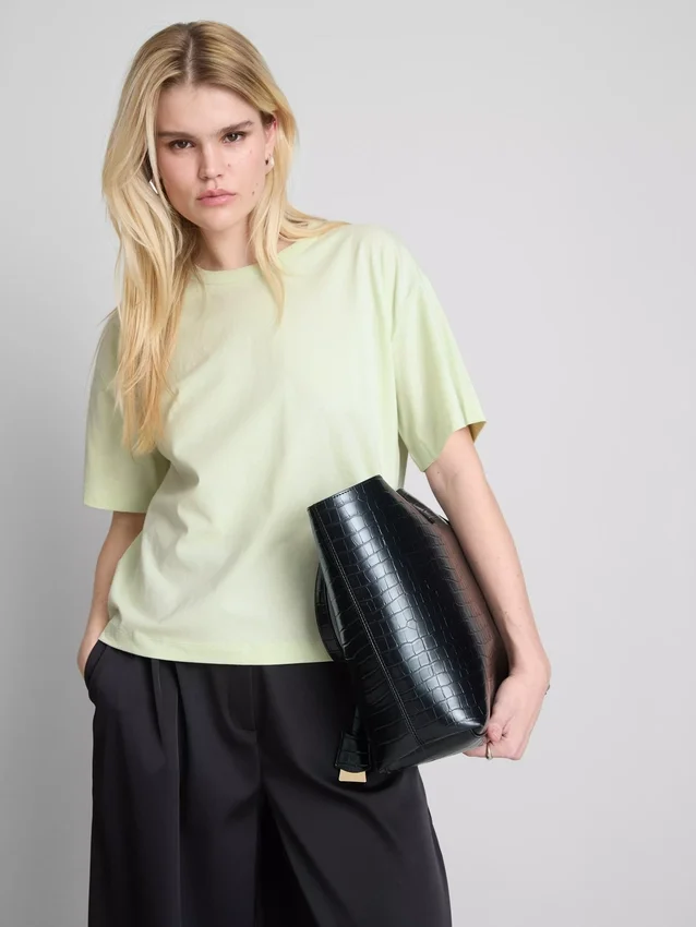 Camisola de algodão com gola redonda e corte largo