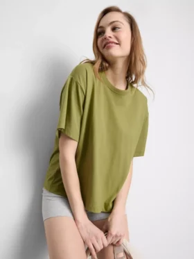 Camisola de algodão com gola redonda e corte largo