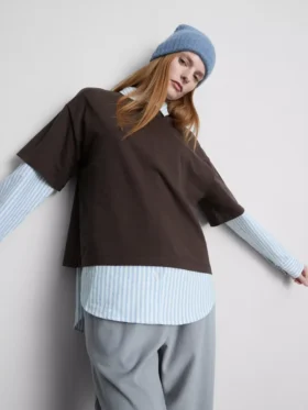 Camisola de algodão com gola redonda e corte largo