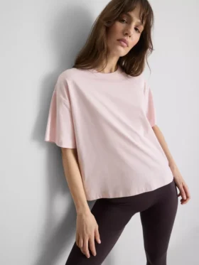 Camisola de algodão com gola redonda e corte largo