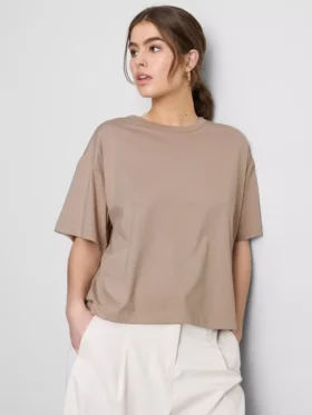 Camisola de algodão com gola redonda e corte largo