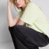 Camisola de algodão com gola redonda e corte largo